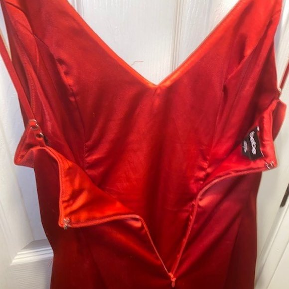 BEBE Little Red Corvette - Picture 2 of 9